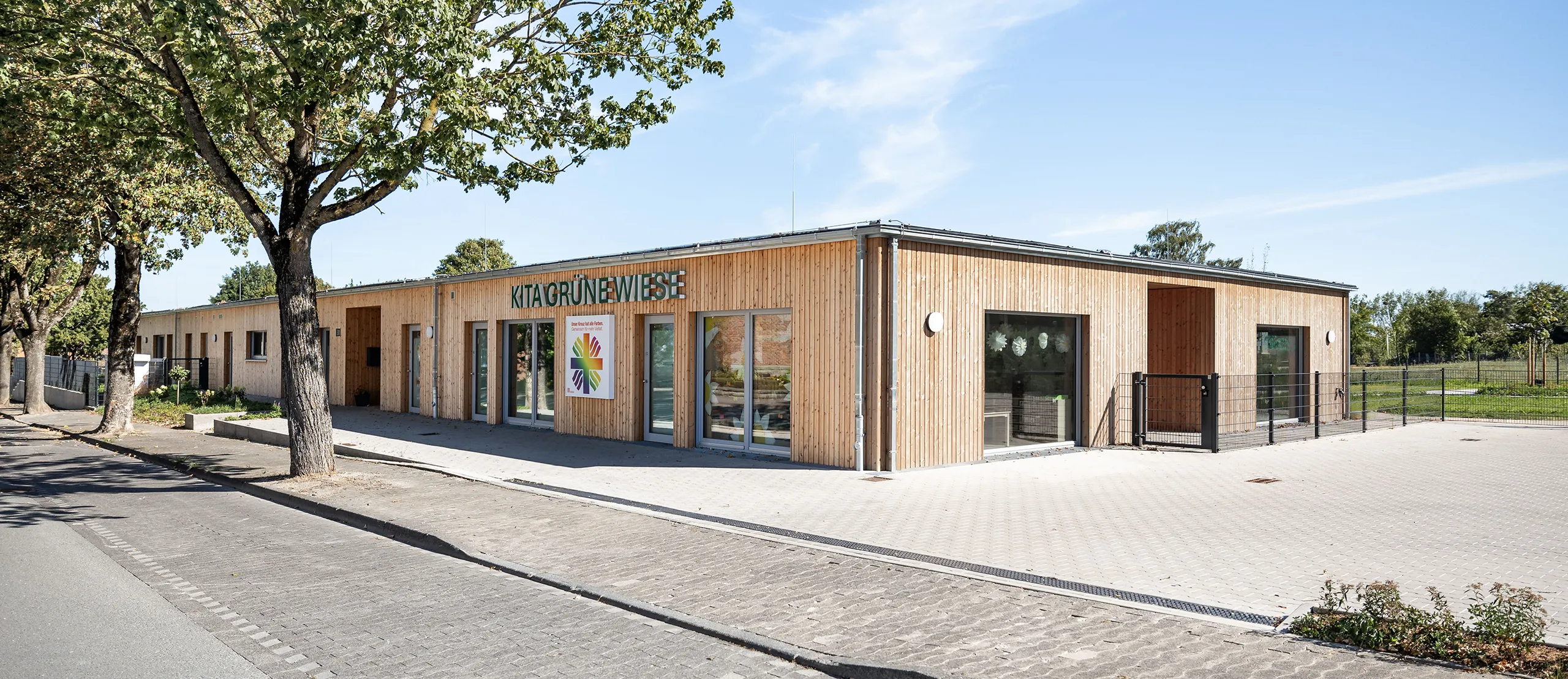 Roreger Öffentliche Bauten Kita Anröchte gruene Wiese Kindertagesstätte