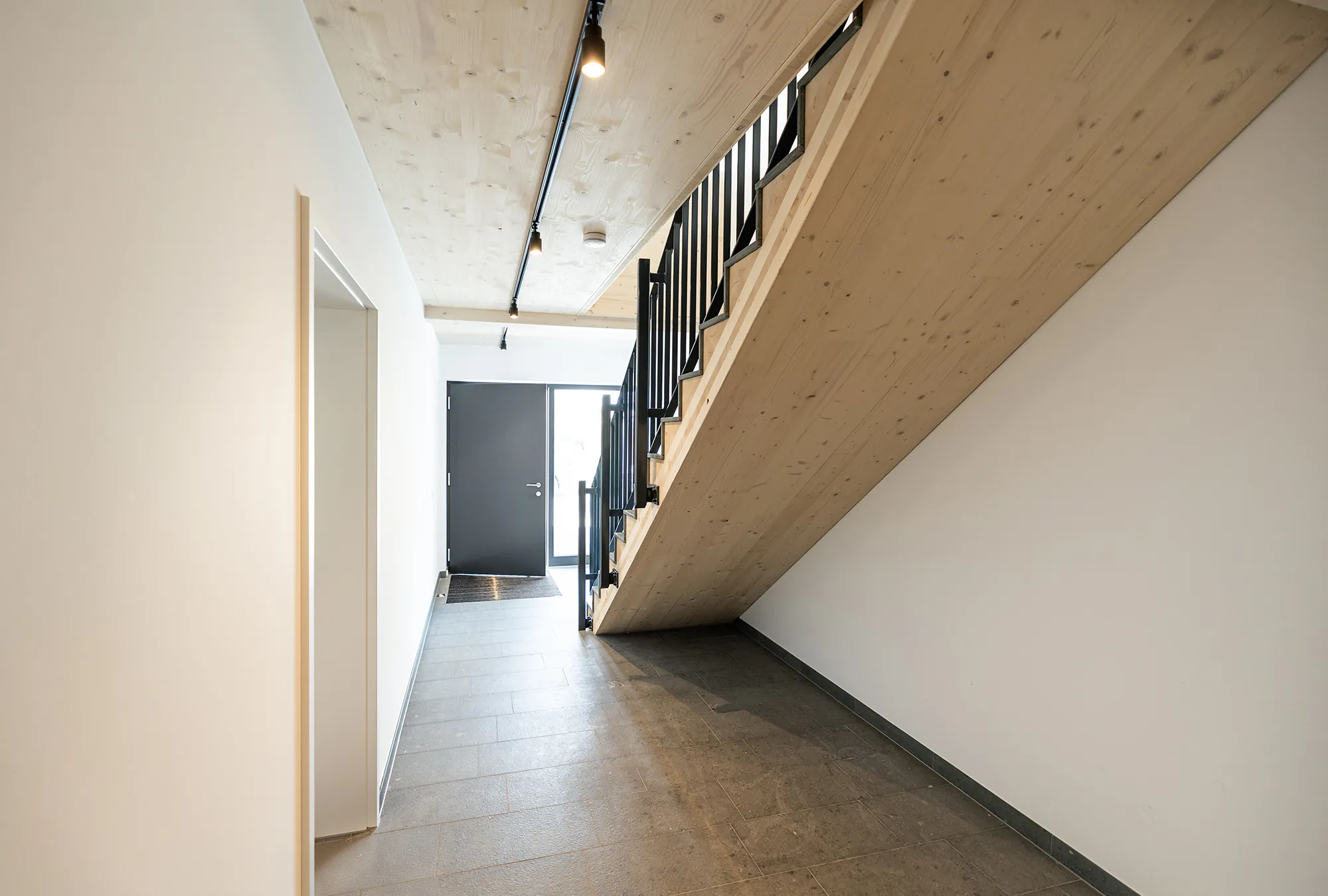 Mehrfamilienhaus Anröchte Treppenhaus Holztreppe