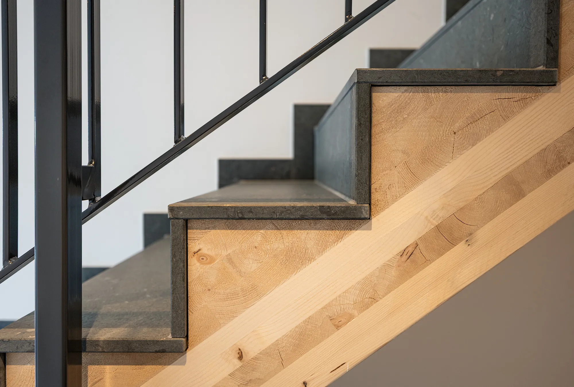Mehrfamilienhaus Anröchte Treppenhaus Holztreppe